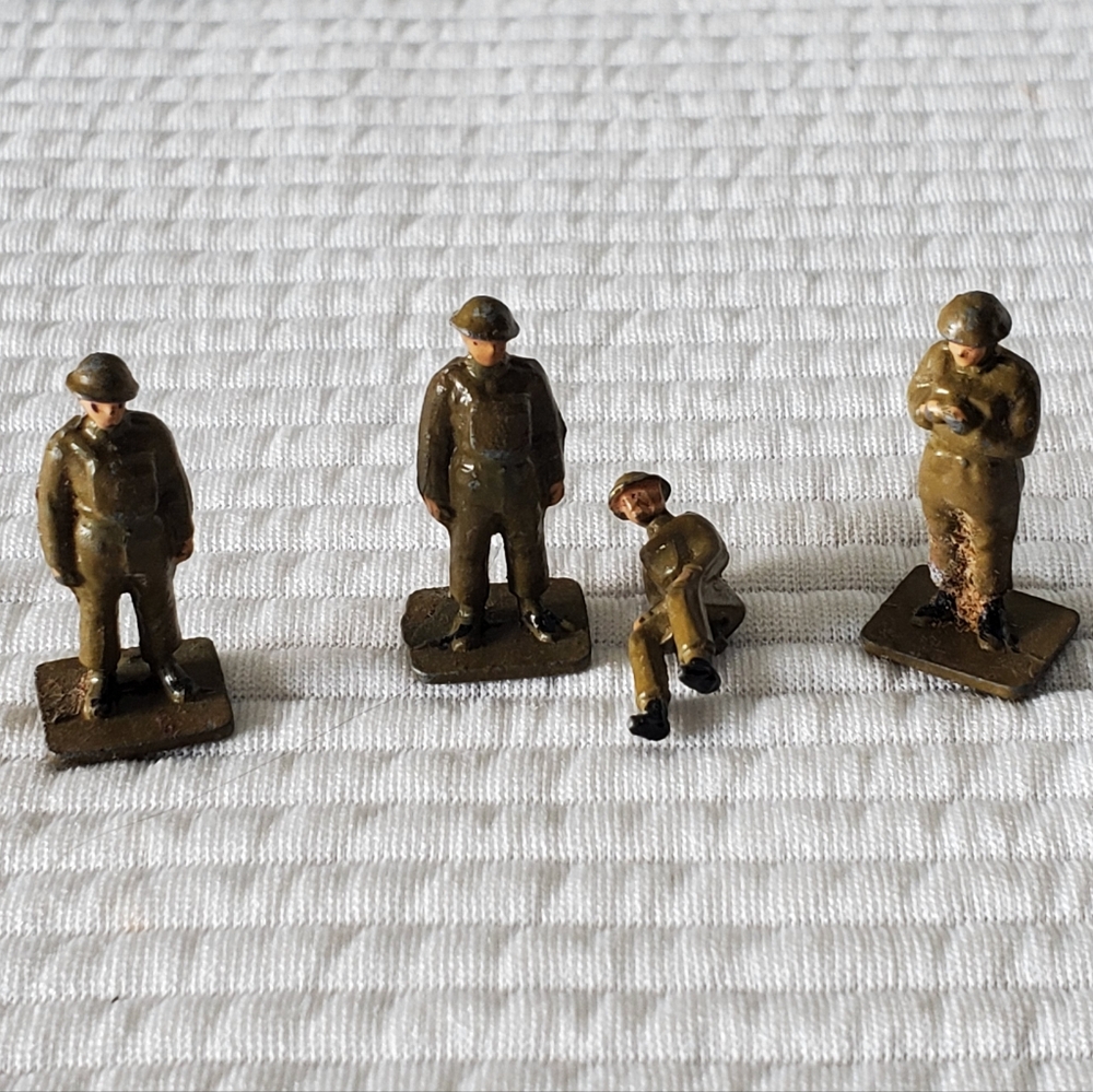 4 Meccano Dinky Toys Soldiers Army Men 1" Vintage England Small